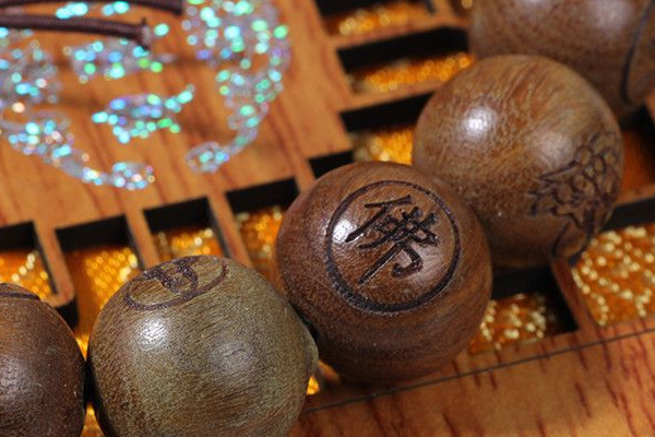 佛珠激光雕刻刻字，盡顯激光打標(biāo)工藝之美